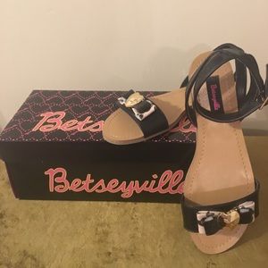 Betseyville Sandals, Black and Leopard Bow Sz8