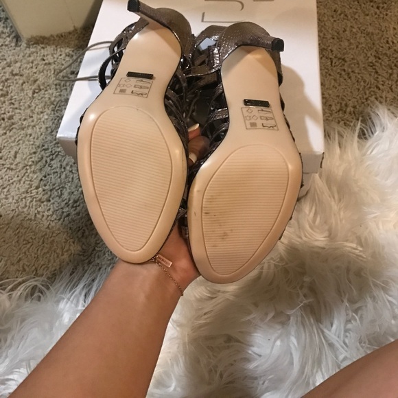 Lace up heels - Picture 3 of 3