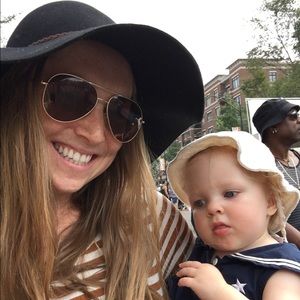 Meet your Posher, Elise