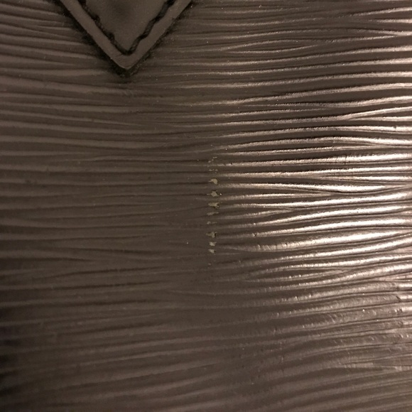 Louis Vuitton Purse - USED - Picture 10 of 16