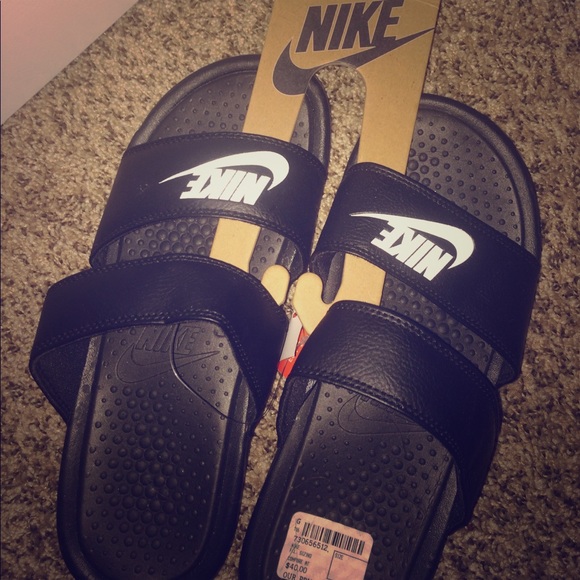 Nike flats - Picture 1 of 1