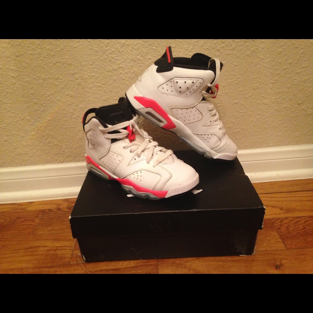 Jordan 6 retro white infrared boys size 4.5y