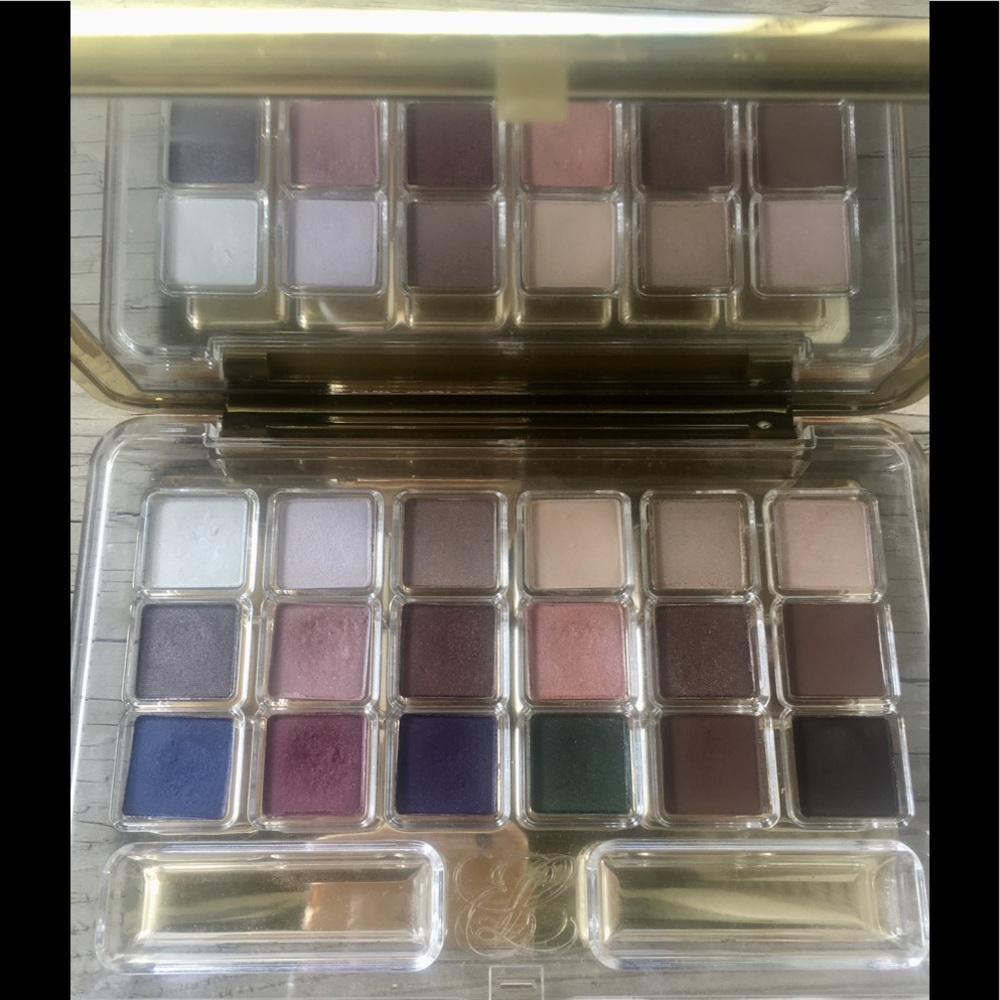 Estée Lauder eyeshadow palette and a golden pouch
