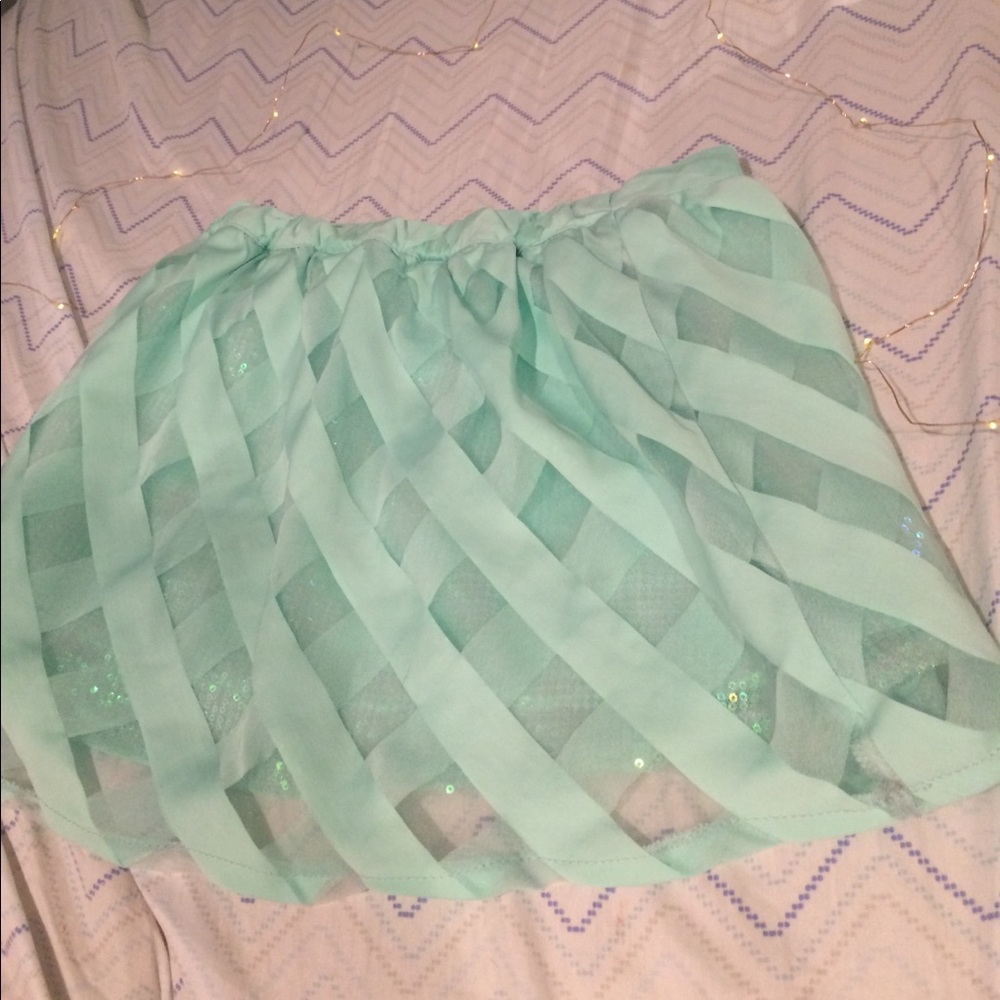 This mint green skirt.