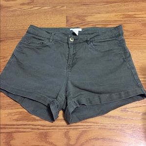 Army green 🍑 shorts