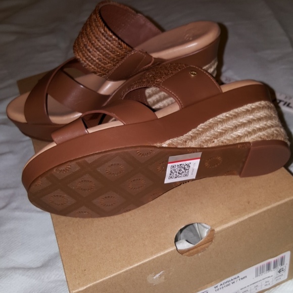 Brand new Ugg - Picture 3 of 6