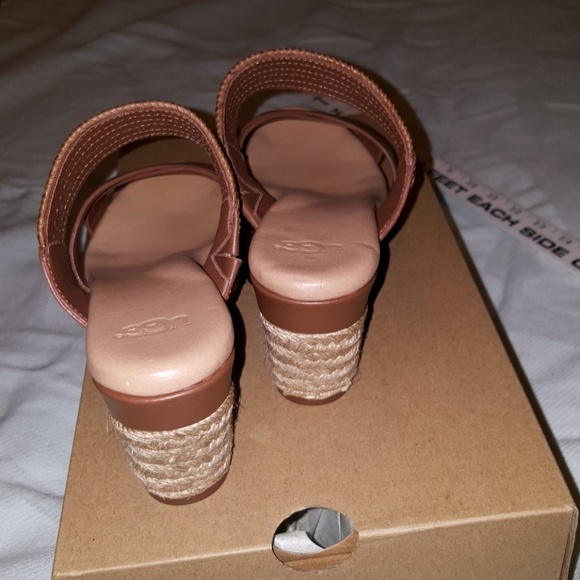 Brand new Ugg - Picture 4 of 6