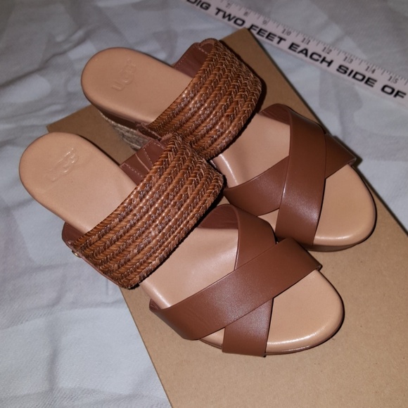 Brand new Ugg - Picture 6 of 6