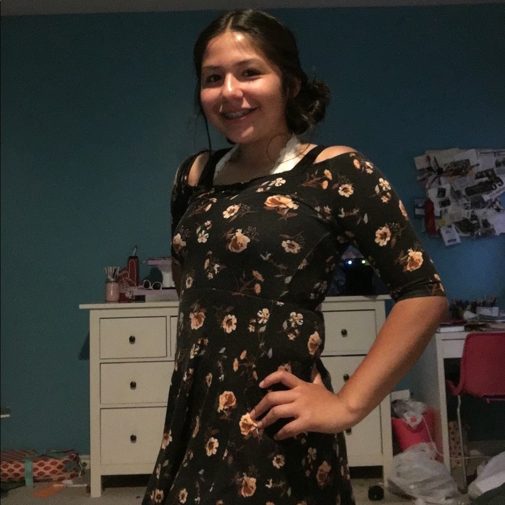 Super cute black with pink floral design dress.😝
