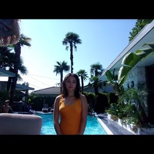 Meet your Posher, Leslie