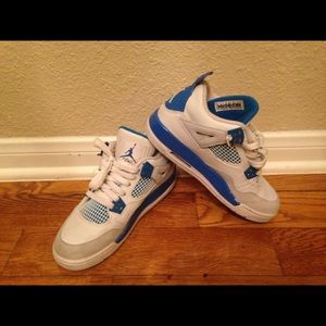 Air Jordan 4 Retro Military Boys Size 5Y