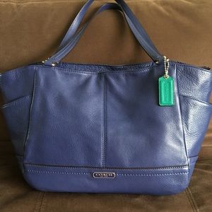 💥🔥PRICE LOWERED. BLUE LEATHER COACH HANDBAG