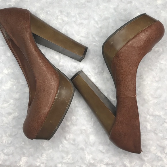 Brown pumps - Picture 1 of 2