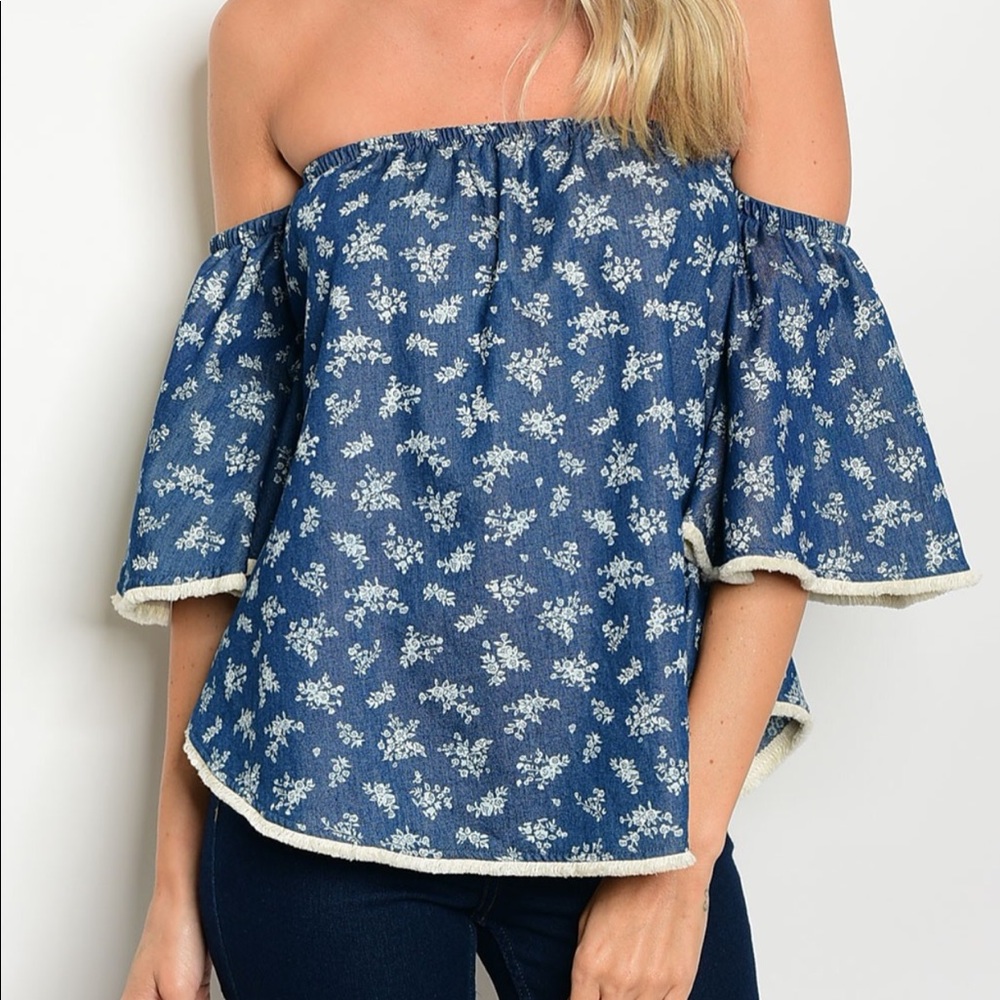 💥NEW💥Bell Sleeve Off Shoulder Top