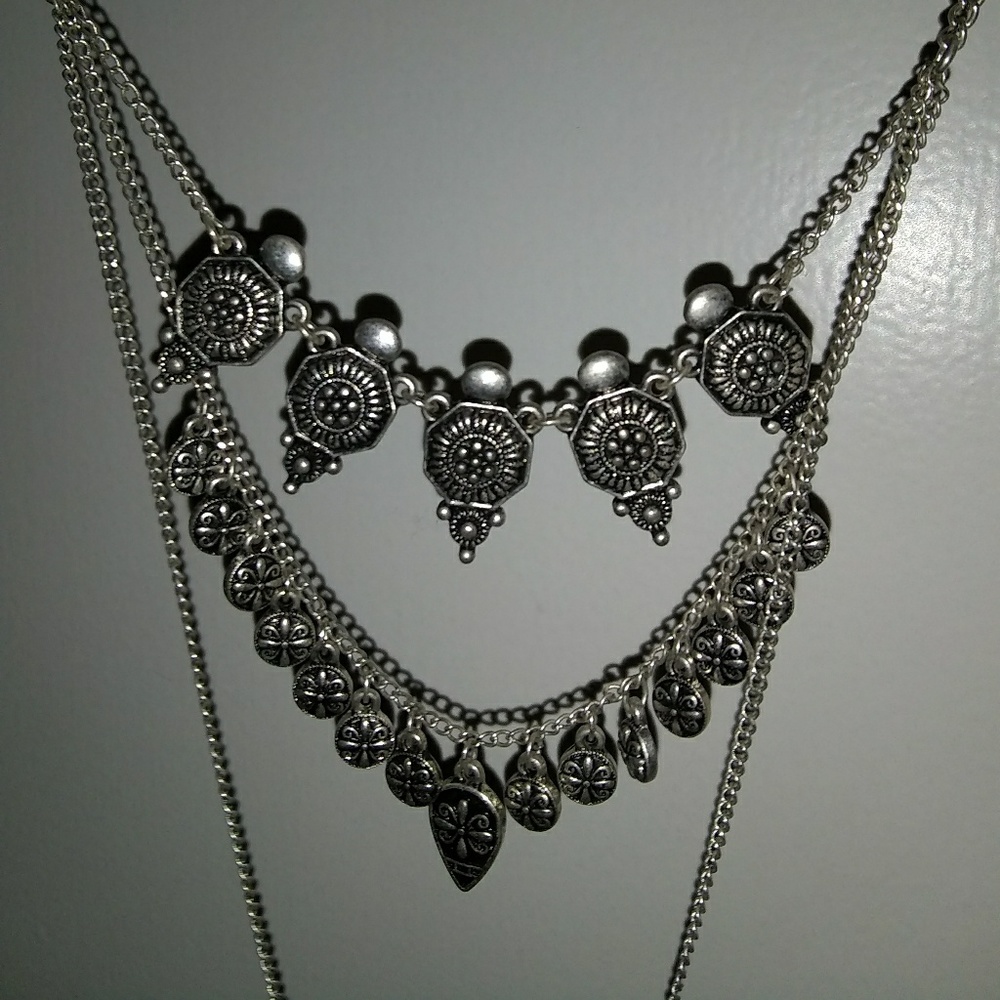 Long fashionable necklace