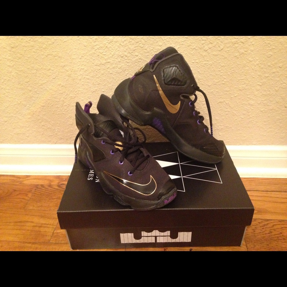 Nike LeBron 13 Pot of Gold Boys Size 4.5Y