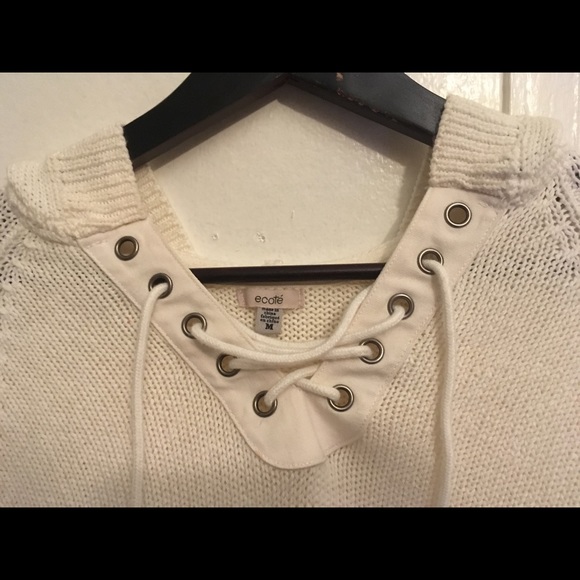Ivory Urban Outfitters Sweater! GREAT Condition ❤️ - Picture 2 of 5