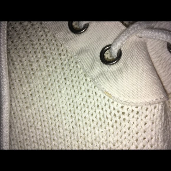 Ivory Urban Outfitters Sweater! GREAT Condition ❤️ - Picture 3 of 5