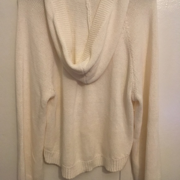 Ivory Urban Outfitters Sweater! GREAT Condition ❤️ - Picture 4 of 5