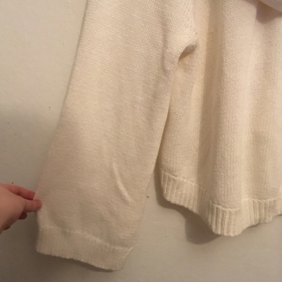 Ivory Urban Outfitters Sweater! GREAT Condition ❤️ - Picture 5 of 5