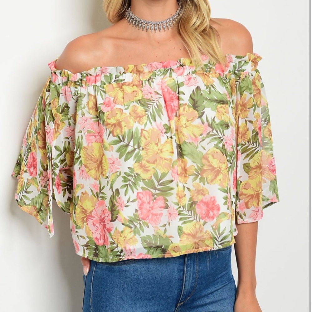 ⭐️NEW⭐️Printed Floral Off Shoulder Top