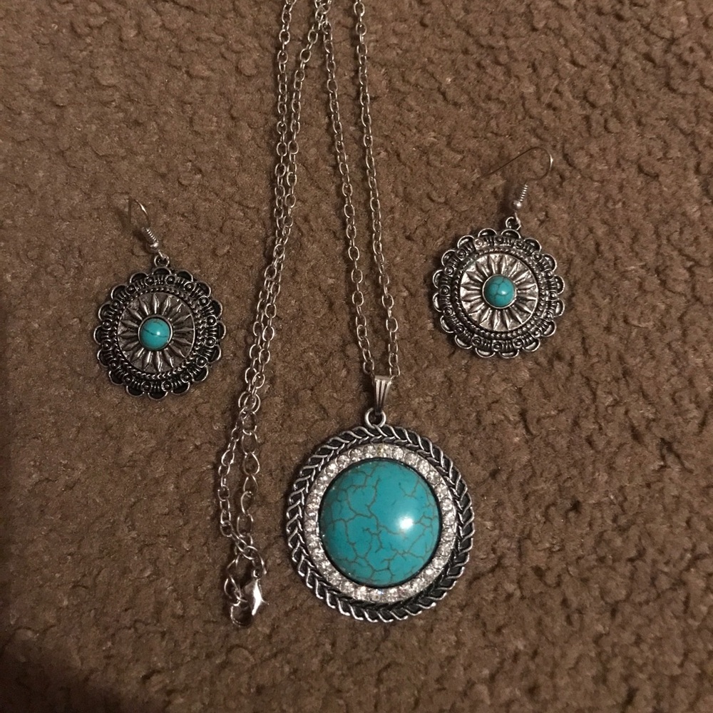 Necklace and earring set