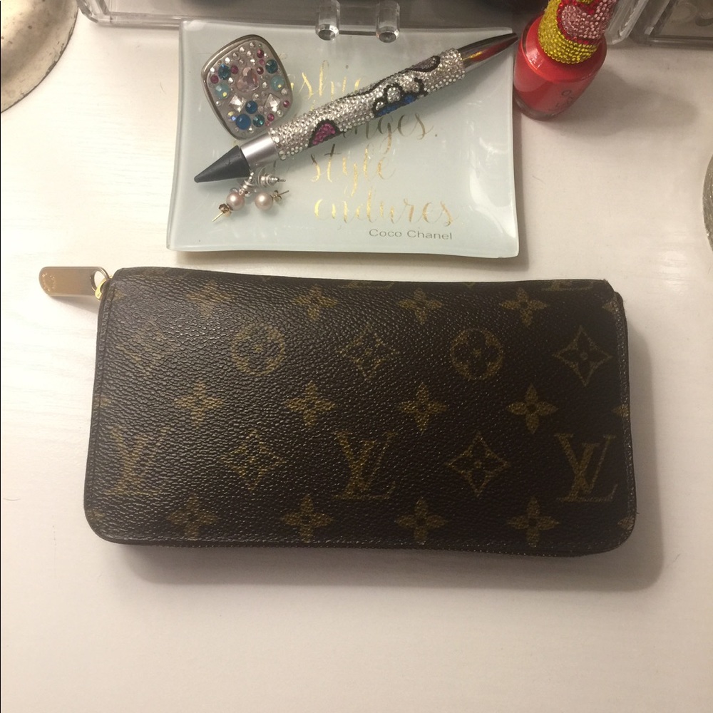 Louis Vuitton Zippy Wallet