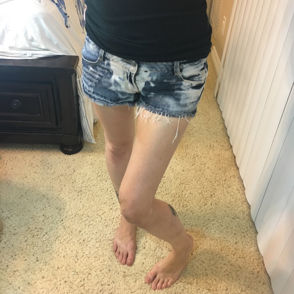 Like new Brandy Melville Jean shorts - Picture 2 of 7