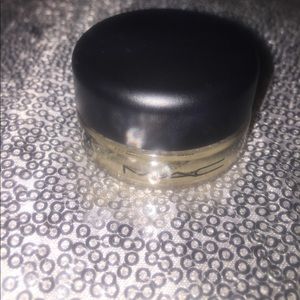 MAC paint pot soft ochre