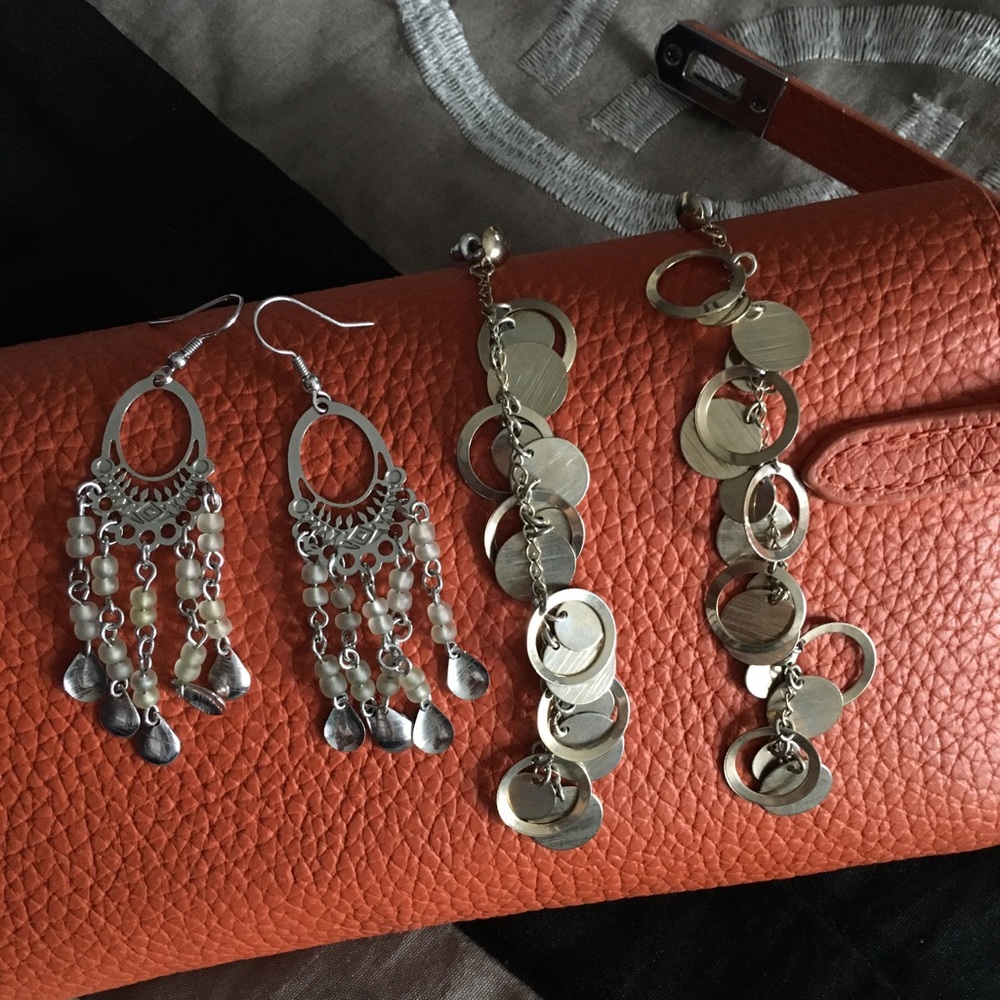 Bundle of earrings