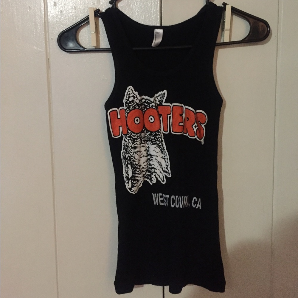 Black hooters tank top
