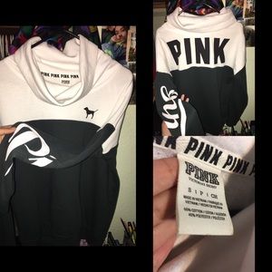 Vs pink matching set.