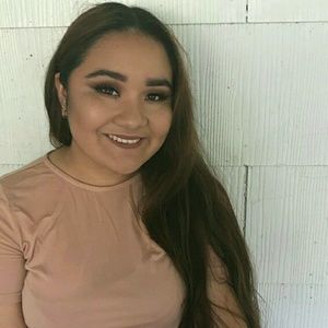 Meet your Posher, Yajaira