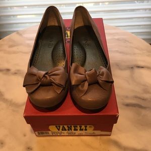 5.5 Taupe Vaneli Flats