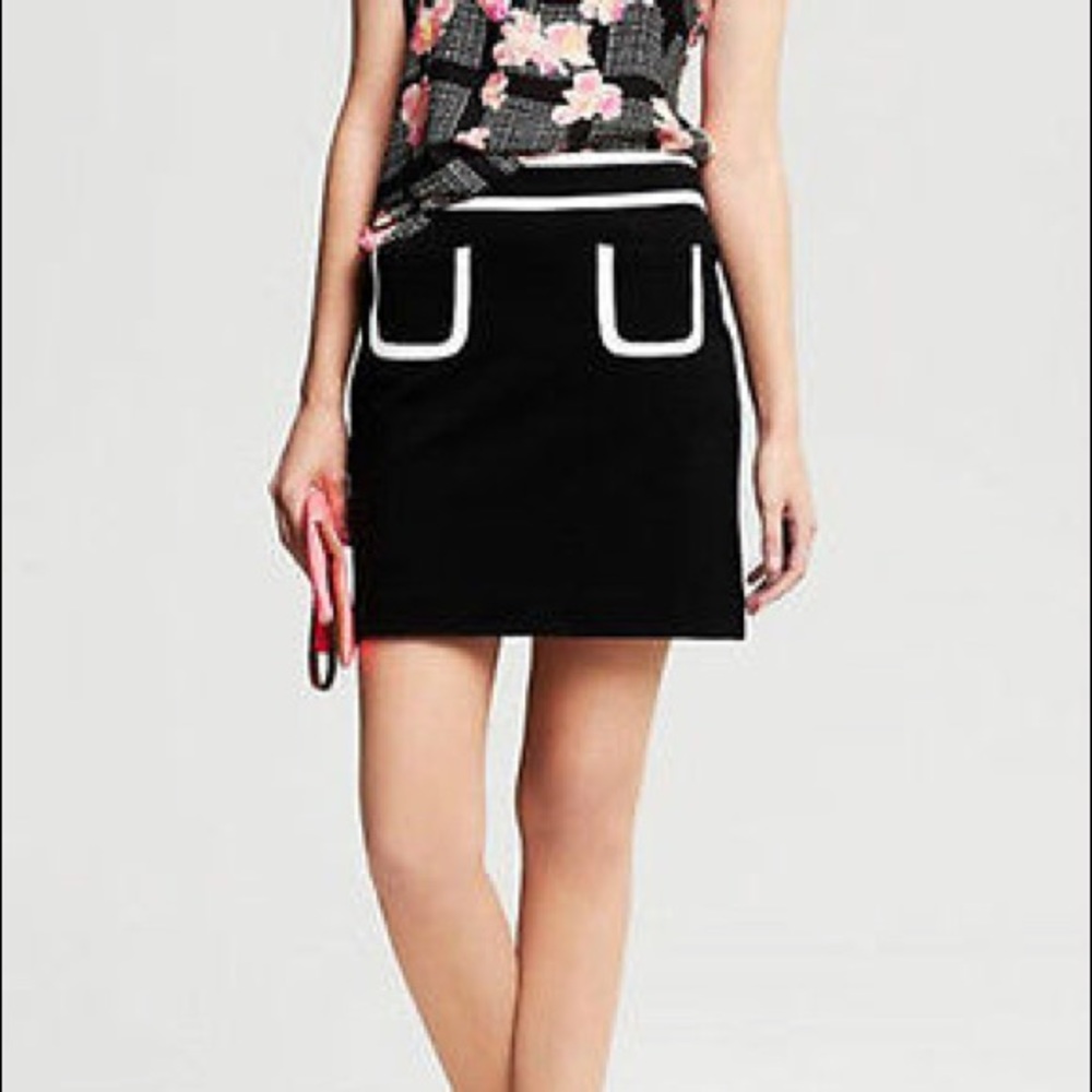 BANANA REPUBLIC Piped Pocket Mini Skirt