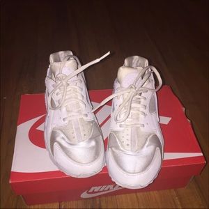 White/ White Huaraches