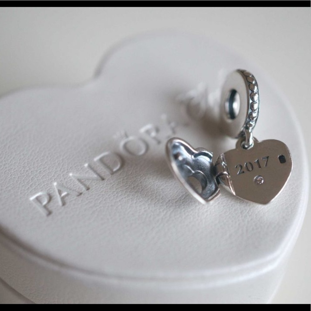 Authentic Pandora club charm