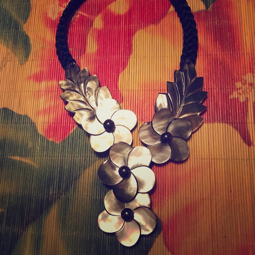 Tahitian black mother of pearl shell necklace