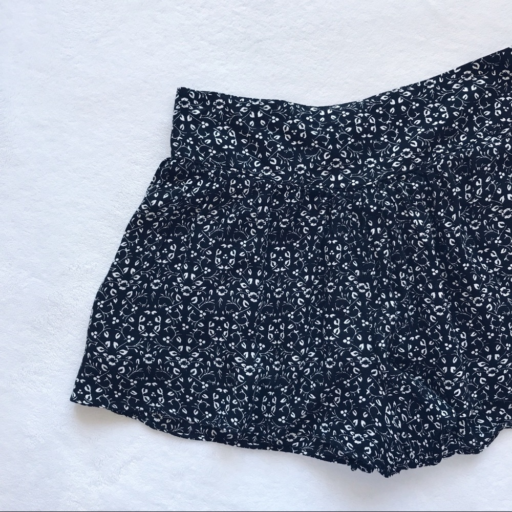 American Eagle 🦅 Flowy Shorts - Picture 3 of 7