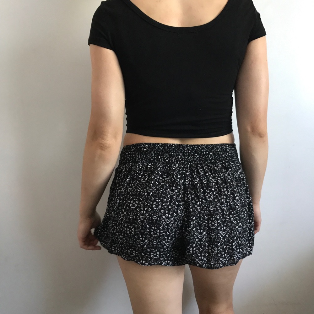 American Eagle 🦅 Flowy Shorts - Picture 2 of 7