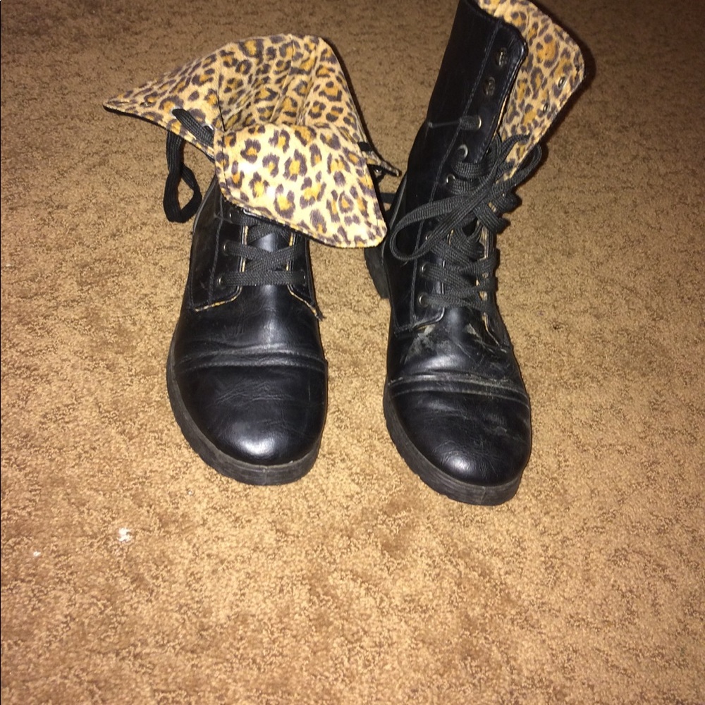 Combat boots