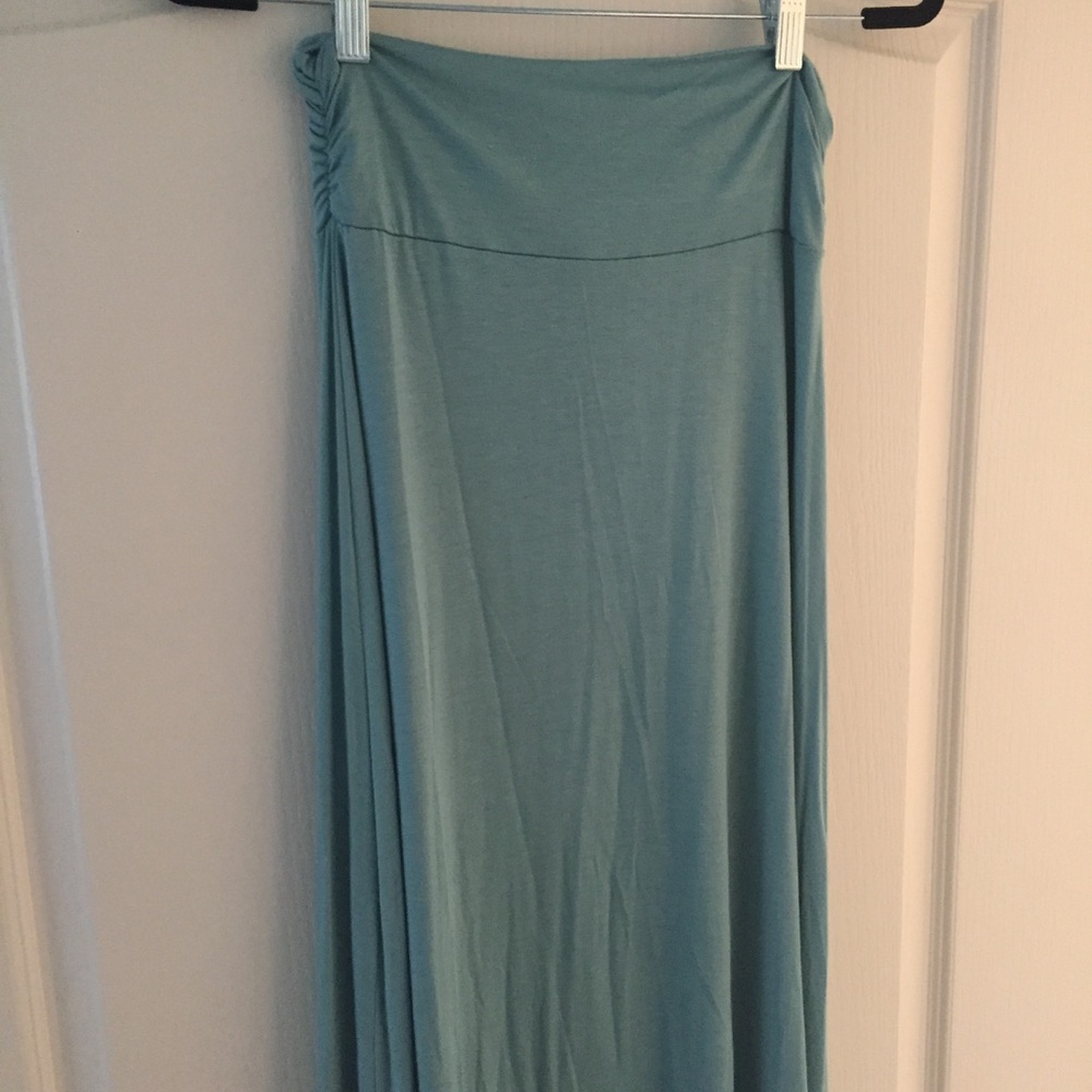 Long blue/greenish skit
