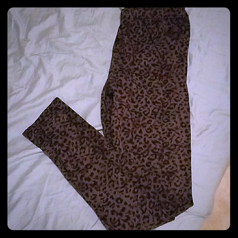 Cheetah print leggings!