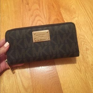 Michael Kors logo wallet