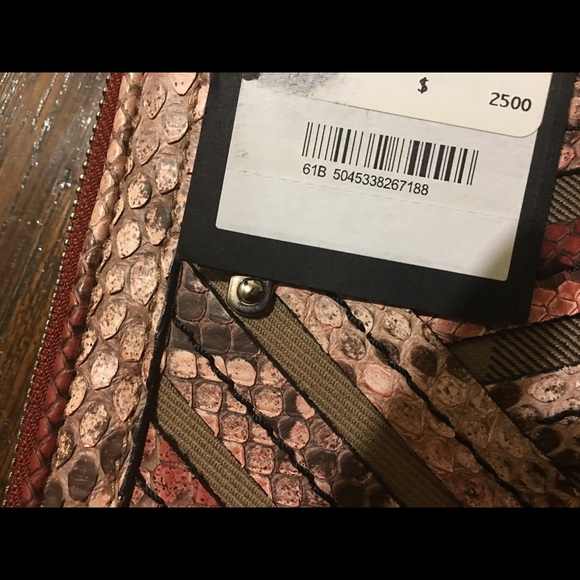 Authentic Burberry crossbody clutch - Picture 3 of 5
