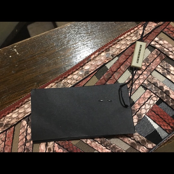 Authentic Burberry crossbody clutch - Picture 4 of 5
