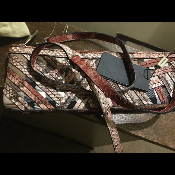 Authentic Burberry crossbody clutch - Picture 5 of 5