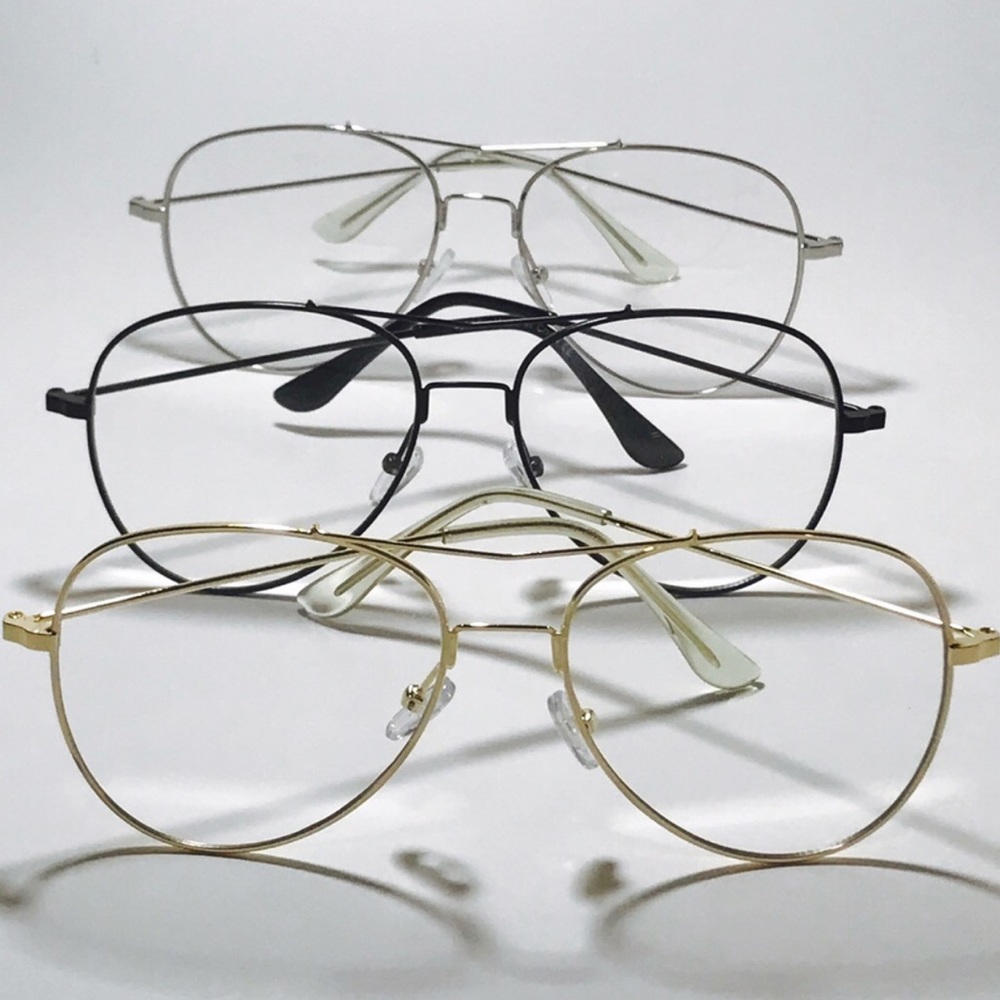 ✨ Black Framed Clear Lens Aviators - Picture 2 of 4