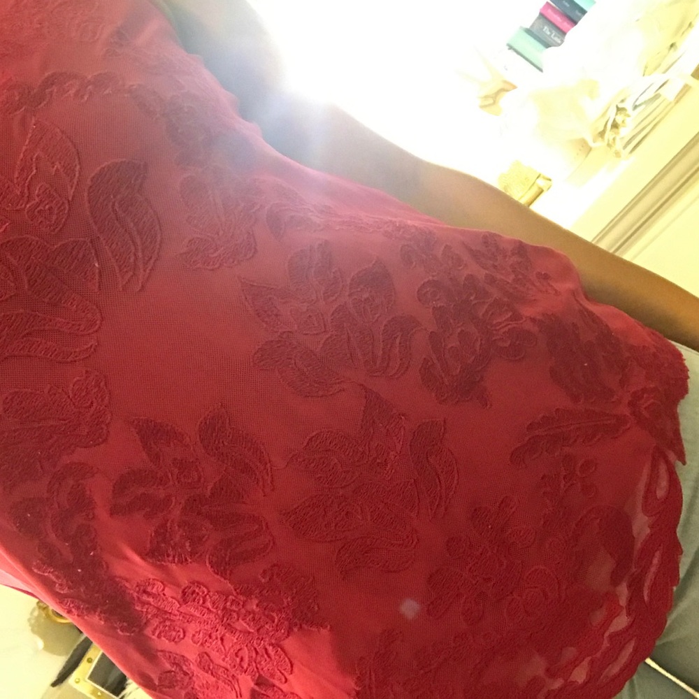 🌻 Burgundy Lace Top