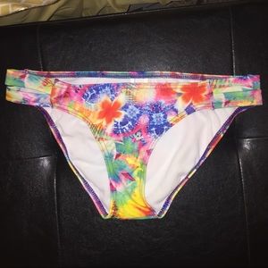 ❌SOLD❌Delia's 🌈Acid Flowers Bikini Bottoms🌸